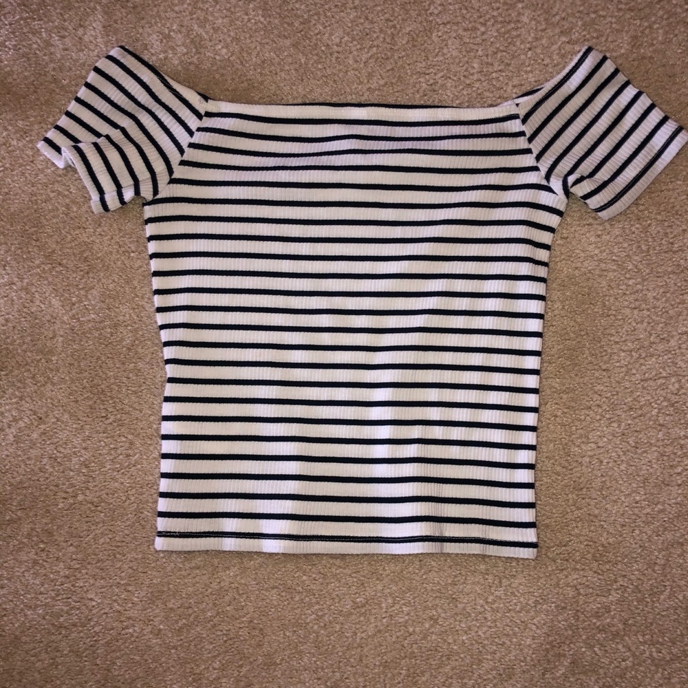 Cropped off the shoulder T-Shirt